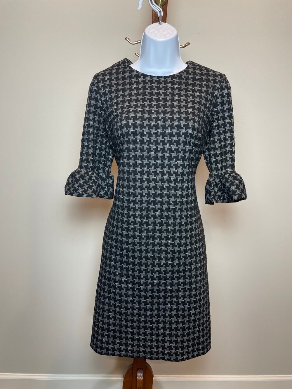 Calvin Klein Dress Size 6 Black Gray Houndstooth Long Sleeve Sheath
